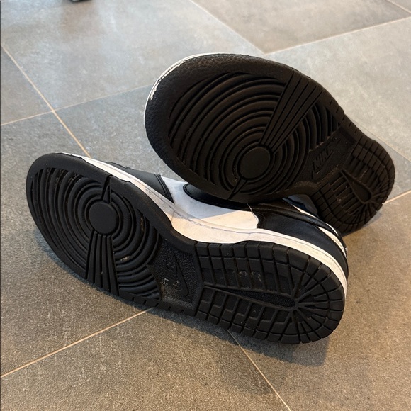 Nike Panda Dunks Low - Picture 4 of 5